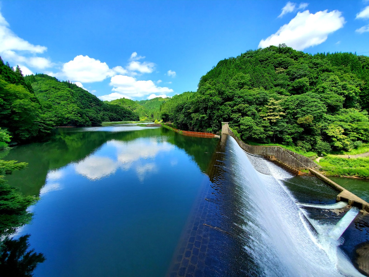 白水ダム　右岸側